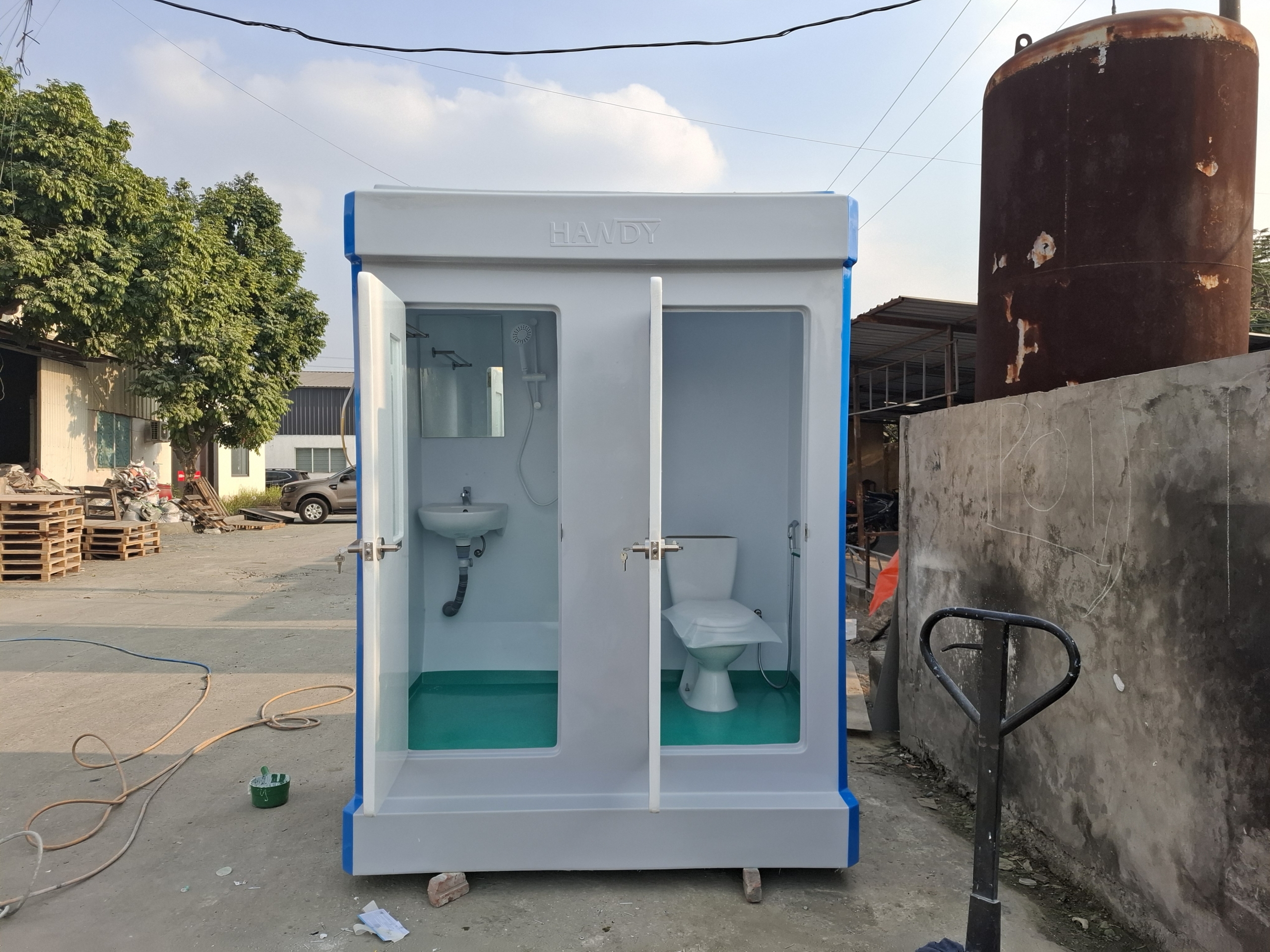 Nhà vệ sinh di động kết hợp tắm